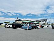 コンビニ「ファミリーマート　芸濃グリーンロード店まで1m」