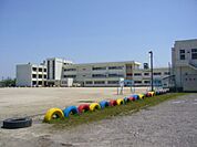 小学校「市立上野小学校まで360m」