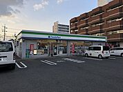 コンビニ「ファミリーマートまで430m」
