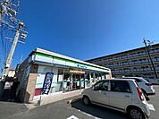 コンビニ「ファミリーマート津市南新町店まで235m」