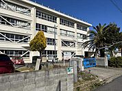 中学校「津市立西橋内中学校まで1164m」