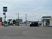 コンビニ「ファミリーマート久居北口店まで401m」