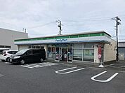 コンビニ「ファミリーマートまで790m」
