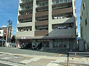 コンビニ「セブンイレブン津市西丸之内店まで408m」
