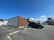 コンビニ「ファミリーマート津藤方店まで946m」
