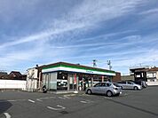 コンビニ「ファミリーマート津結城神社前店まで365m」