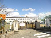 小学校「市立国府小学校まで1600m」