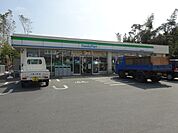 コンビニ「ファミリーマートまで620m」