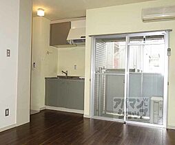 レッドボールコート上鳥羽 304 3階1Kのリビング/ダイニング