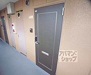 玄関扉の写真です。