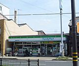 ファミリマート唐橋羅城門店まで52m