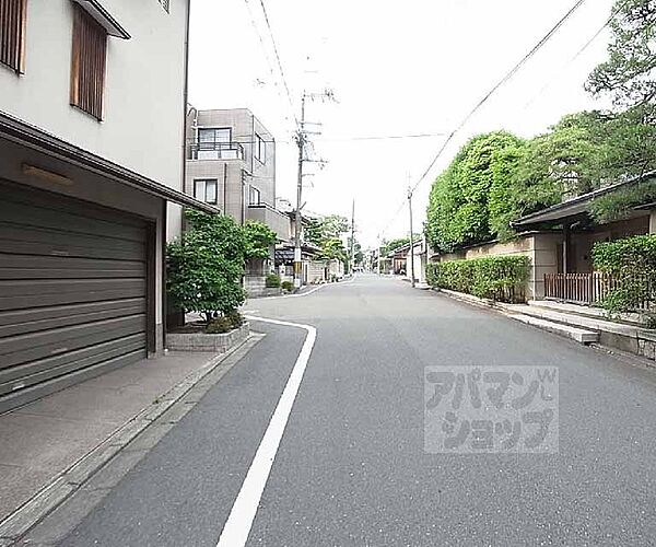 画像23:前面道路です。