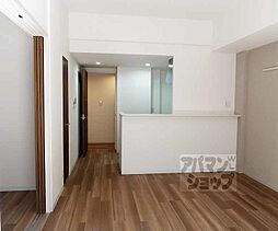 近鉄京都線 上鳥羽口駅 徒歩13分の賃貸マンション 1階1LDKのリビング/ダイニング