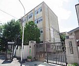 川岡小学校まで600m