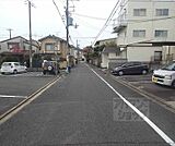 前面道路です