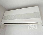 エアコン。お部屋によりタイプが異なります。