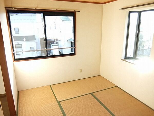 画像6:♪新畳香る和室＆角部屋ならではの2窓採光♪