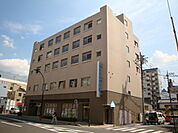 銀行「中栄信用金庫伊勢原支店まで493m」