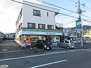 コンビニ「ファミリーマート鈴木秦野西田原店まで1093m」