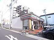 コンビニ「セブンイレブンまで560m」