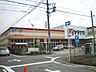 周辺：コンビニ「ヤマナカまで690m」