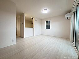 TOA 101 2LDKのリビング/ダイニング