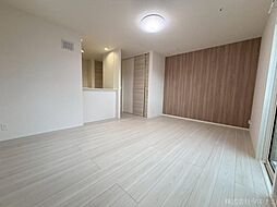 TOA 102 2LDKのリビング/ダイニング