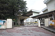 下関市立養治小学校（264m）