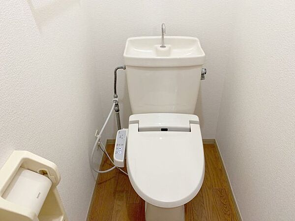 トイレ：温水洗浄暖房便座つきトイレ
