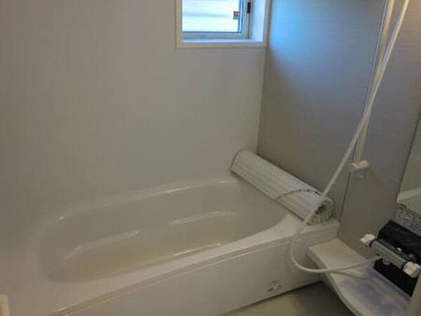 画像5:一坪タイプ浴室(窓付)