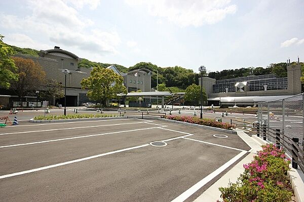 画像7:図書館「徳島県立図書館まで1812m」
