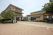 小学校「徳島市立富田小学校まで591m」