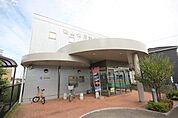 銀行「徳島信用金庫矢三支店まで585m」
