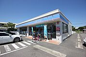 コンビニ「ローソン徳島大原店まで471m」