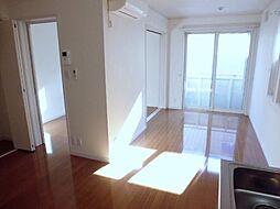 京王線 仙川駅 バス12分 三鷹新川浄水所下車 徒歩4分の賃貸アパート 2階1LDKのリビング/ダイニング