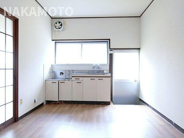 画像10:キッチンスペースが広く食器棚等を置くことが出来ます。