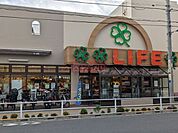 ライフ中野新井店 徒歩23分。 1820m