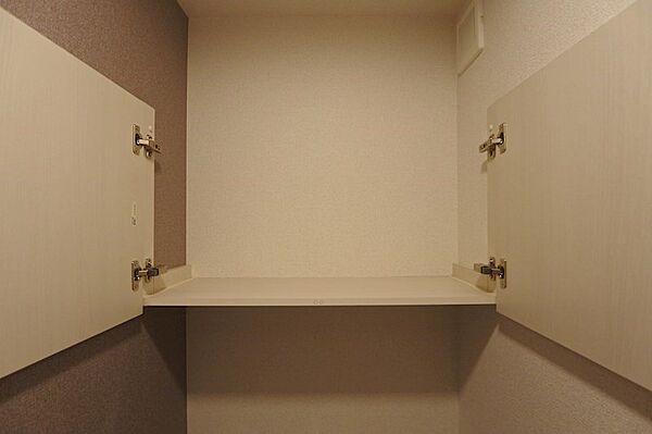画像28:トイレ　上部棚