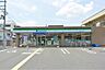 周辺：ファミリーマート 枚方御殿山駅前店（536m）