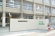 枚方市立桜丘小学校（1046m）