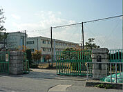枚方市立津田中学校（1290m）