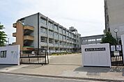 枚方市立長尾中学校（549m）