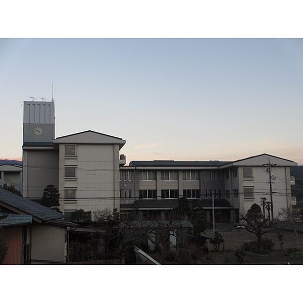 画像20:中学校「飯田市立緑ケ丘中学校まで1890ｍ」