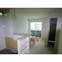 ラッキーリバー 1階1LDKのリビング/ダイニング