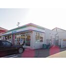 コンビニ「ファミリーマート須坂駅西口店まで370ｍ」