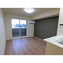 ファルコンベース若宮 2階1LDKのリビング/ダイニング