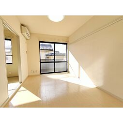 コート岡田屋　E棟 2階2Kのリビング/ダイニング