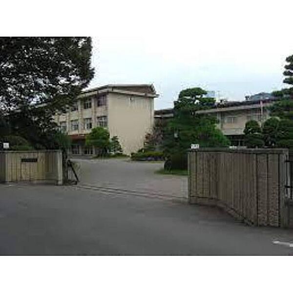画像18:高校・高専「長野県上田千曲高校まで2690ｍ」
