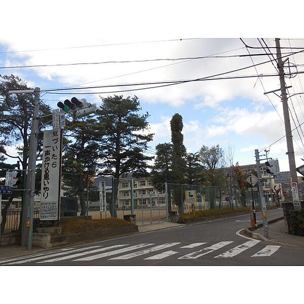画像28:小学校「長野市立古里小学校まで1084ｍ」