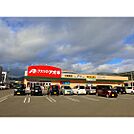 ドラックストア「クスリのアオキ三輪東店まで351ｍ」